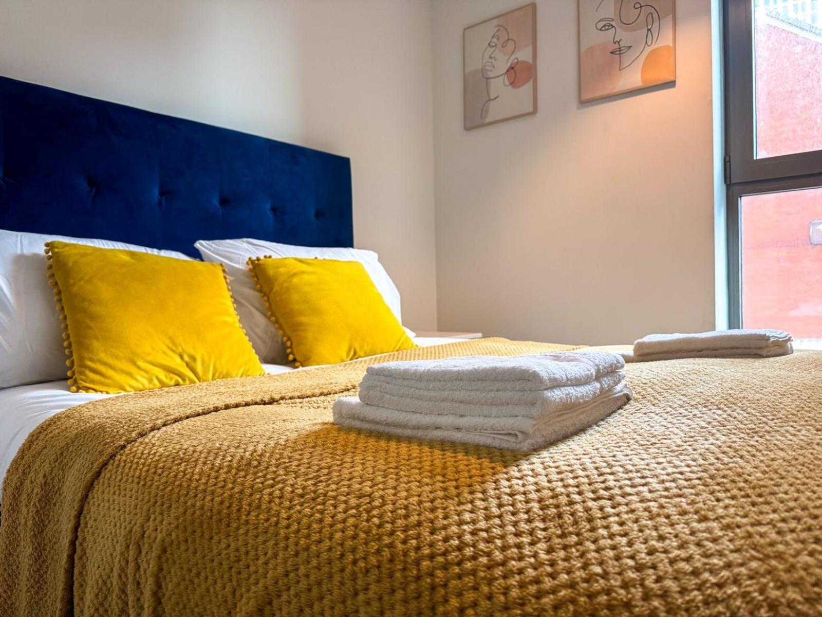 M1 Townhouse - Free Parking & Central Manchester *